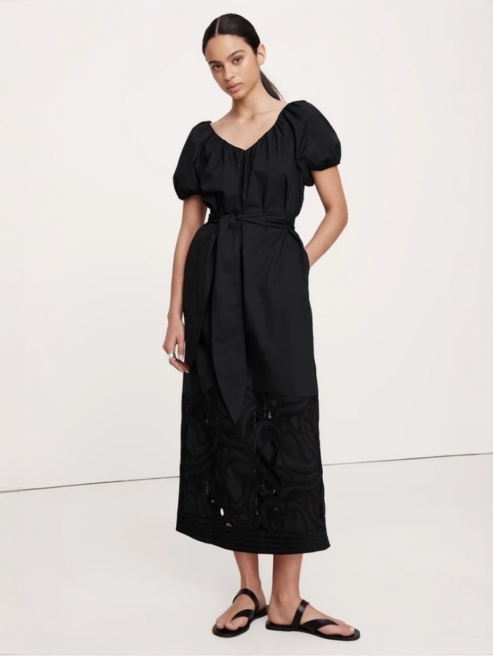 Banana Republic
Embroidered Cotton Poplin Ruched
Midi Dress S